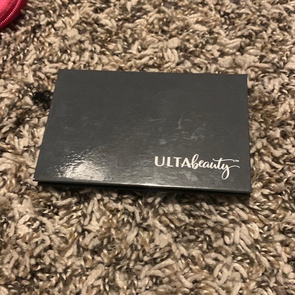 Ulta Beauty Eyeshadow pallet with applicator - Picture 1 of 3